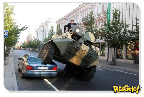 Estacionou em ciclovia na Lituânia? Tanque nele!