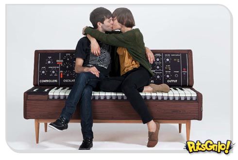 Mobília em formato de instrumentos musicais