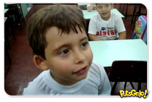 Garoto cantando Edith Piaf bomba no Youtube