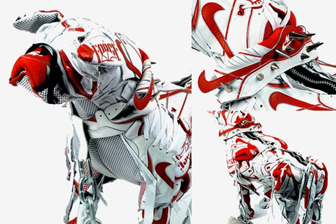 Tênis Nike transformados em esculturas de cachorros