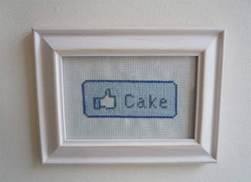 Objetos ridículos com a marca Facebook