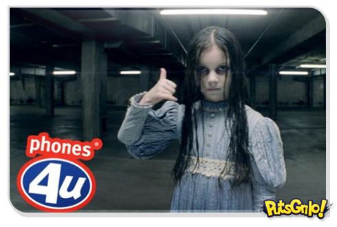 Zumbi e fantasma assustando em propagandas de smartphone