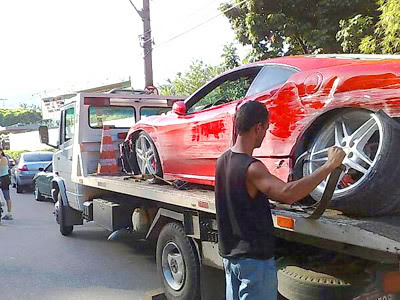 Acidente de Carro: Ferrari Batida