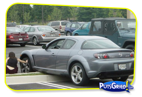 Fotos Bizarras: Mulher Estacionando