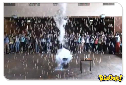 Professor Pardal e sua chuva de bolinhas de Ping-Pong